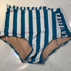 Kortni Jeane bottoms size large EUC